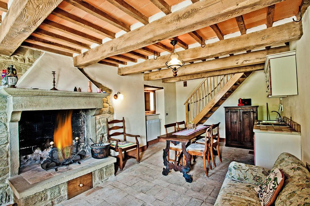 Agriturismo Terra Di Michelangelo Caprese Michelangelo Luaran gambar